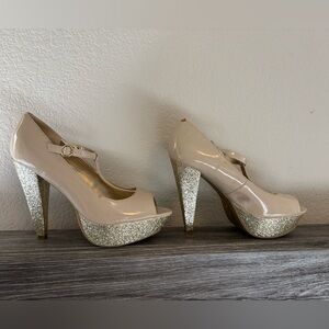Tan and Gold Patent Leather Glitter Platform t-strap Heels size 8.5